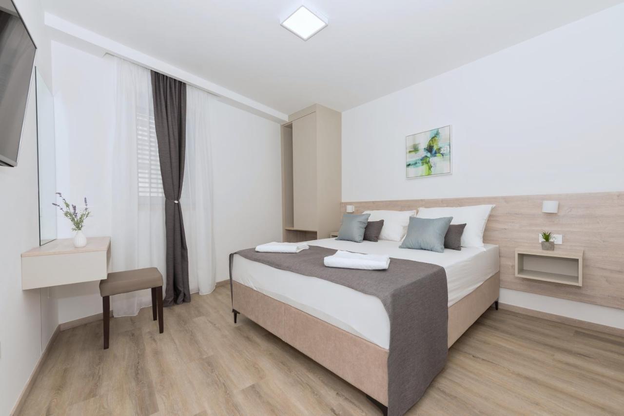 Apartments By The Sea Makarska - 19134 Esterno foto