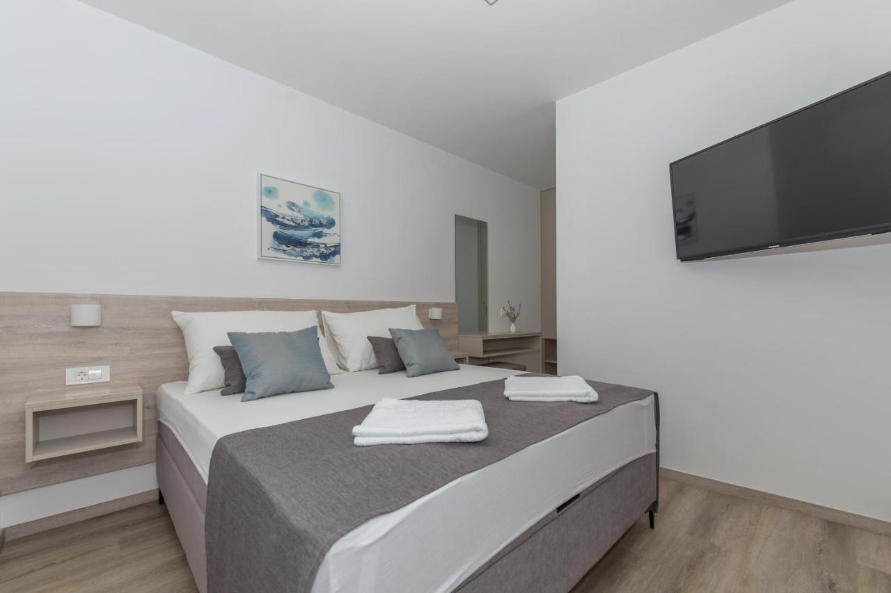 Apartments By The Sea Makarska - 19134 Esterno foto